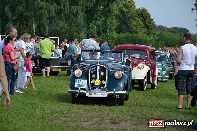 Zdjęcie w galerii na portalu naszraciborz.pl: Jaguar MK 2 z 1967 roku najpiękniejszym oldtimerem zlotu w Zabełkowie wiadomości z regionu