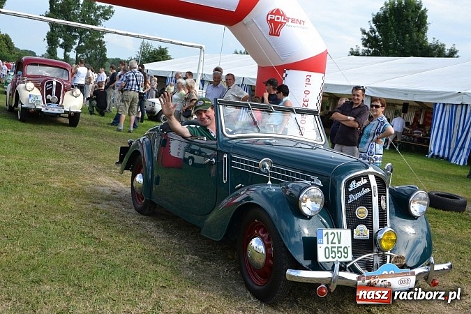 Zdjęcie w galerii na portalu naszraciborz.pl: Jaguar MK 2 z 1967 roku najpiękniejszym oldtimerem zlotu w Zabełkowie wiadomości z regionu