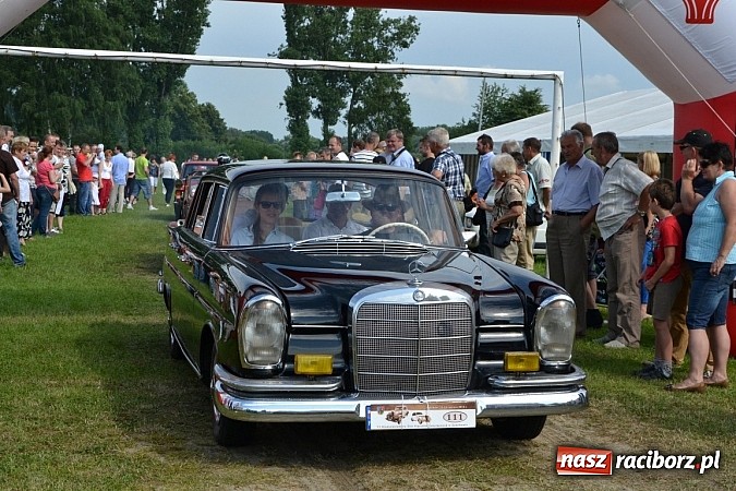 Zdjęcie w galerii na portalu naszraciborz.pl: Jaguar MK 2 z 1967 roku najpiękniejszym oldtimerem zlotu w Zabełkowie wiadomości z regionu