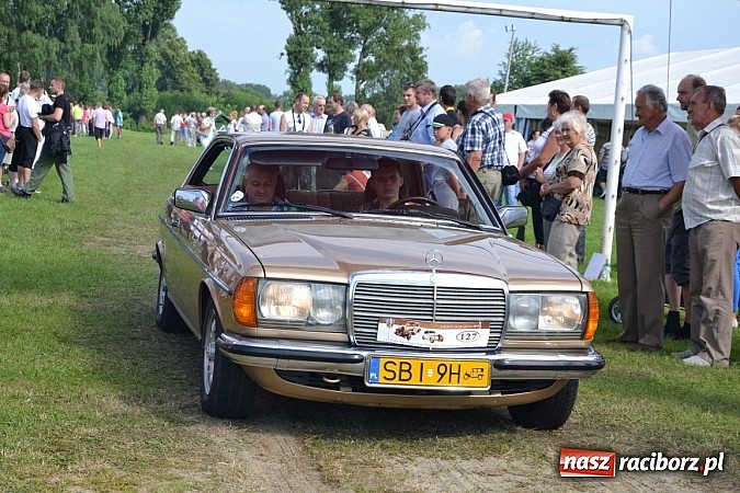 Zdjęcie w galerii na portalu naszraciborz.pl: Jaguar MK 2 z 1967 roku najpiękniejszym oldtimerem zlotu w Zabełkowie wiadomości z regionu