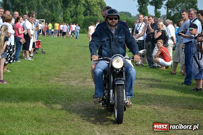 Zdjęcie w galerii na portalu naszraciborz.pl: Jaguar MK 2 z 1967 roku najpiękniejszym oldtimerem zlotu w Zabełkowie wiadomości z regionu