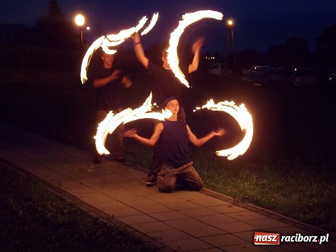 Zdjęcie w galerii na portalu naszraciborz.pl: Noc Świętojańska w parku w Kornicach wiadomości z regionu