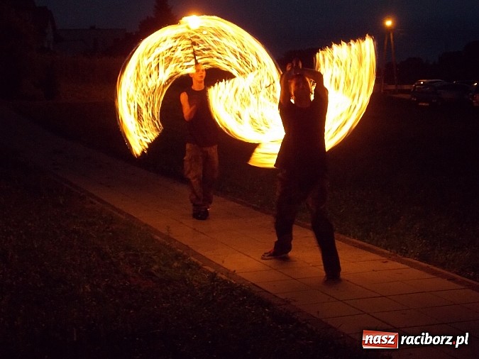 Zdjęcie w galerii na portalu naszraciborz.pl: Noc Świętojańska w parku w Kornicach wiadomości z regionu