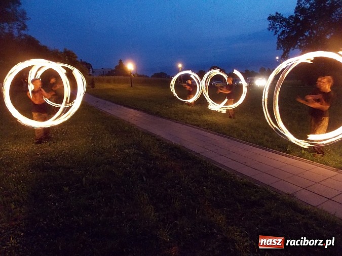 Zdjęcie w galerii na portalu naszraciborz.pl: Noc Świętojańska w parku w Kornicach wiadomości z regionu