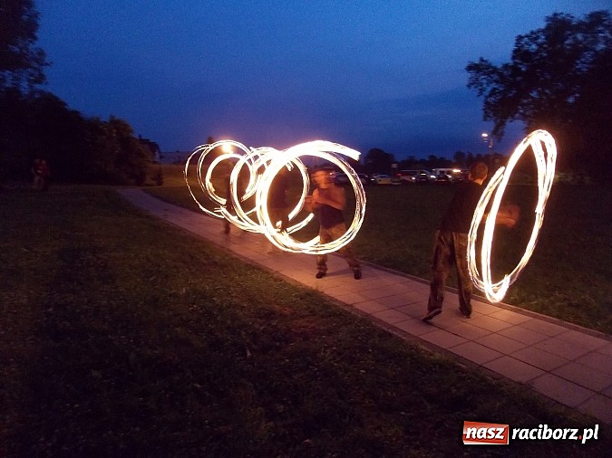 Zdjęcie w galerii na portalu naszraciborz.pl: Noc Świętojańska w parku w Kornicach wiadomości z regionu