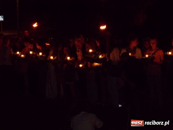Zdjęcie w galerii na portalu naszraciborz.pl: Noc Świętojańska w parku w Kornicach wiadomości z regionu