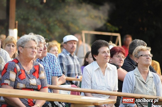 Zdjęcie w galerii na portalu naszraciborz.pl: Noc Świętojańska w parku w Kornicach wiadomości z regionu