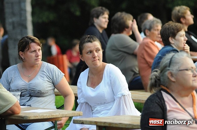 Zdjęcie w galerii na portalu naszraciborz.pl: Noc Świętojańska w parku w Kornicach wiadomości z regionu