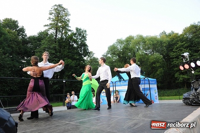 Zdjęcie w galerii na portalu naszraciborz.pl: Noc Świętojańska w parku w Kornicach wiadomości z regionu