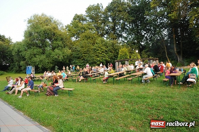 Zdjęcie w galerii na portalu naszraciborz.pl: Noc Świętojańska w parku w Kornicach wiadomości z regionu