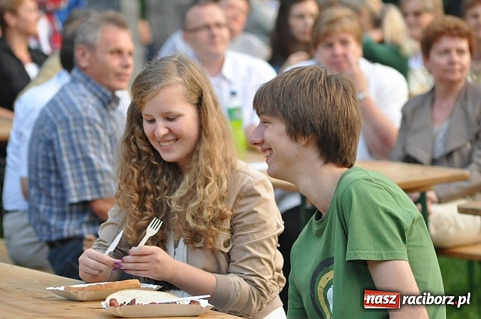Zdjęcie w galerii na portalu naszraciborz.pl: Noc Świętojańska w parku w Kornicach wiadomości z regionu