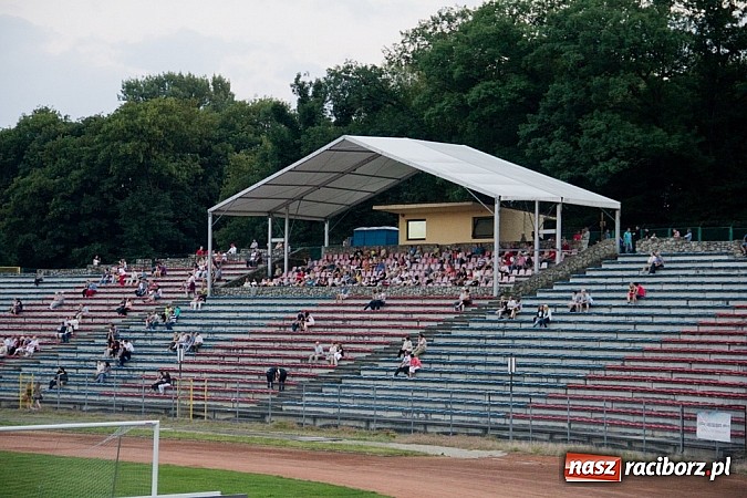 Zdjęcie w galerii na portalu naszraciborz.pl: Ray Wilson z Genesis dał dobry koncert, ale nie przyciągnął tłumów wiadomości z regionu