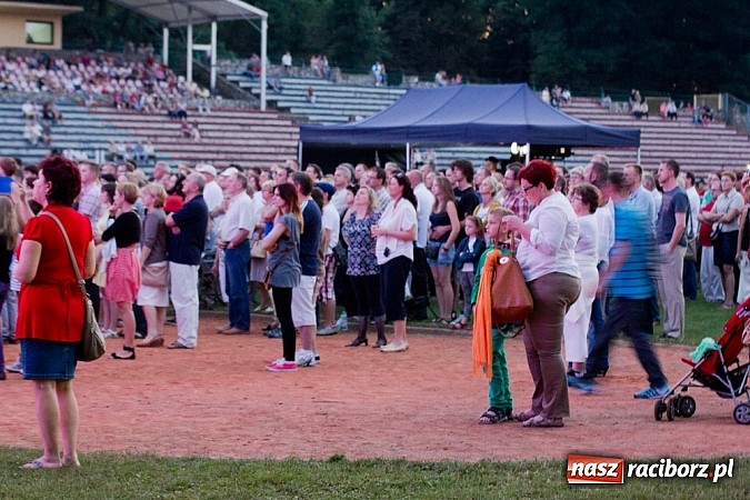 Zdjęcie w galerii na portalu naszraciborz.pl: Ray Wilson z Genesis dał dobry koncert, ale nie przyciągnął tłumów wiadomości z regionu