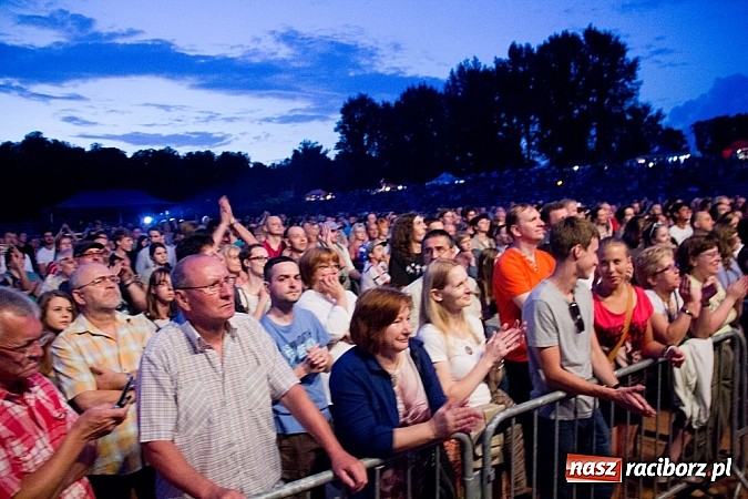 Zdjęcie w galerii na portalu naszraciborz.pl: Ray Wilson z Genesis dał dobry koncert, ale nie przyciągnął tłumów wiadomości z regionu