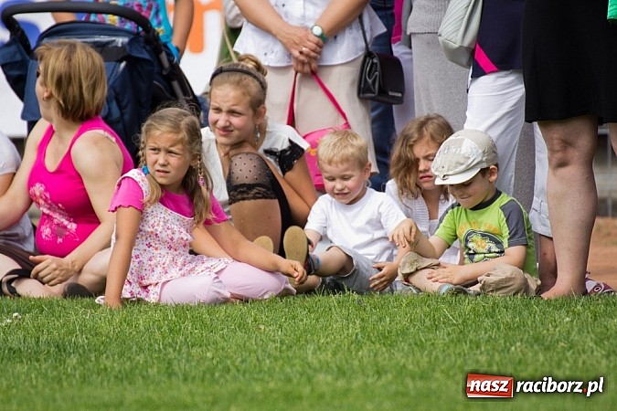 Zdjęcie w galerii na portalu naszraciborz.pl: Dzieci bawiły się z Majką Jeżowską wiadomości z regionu