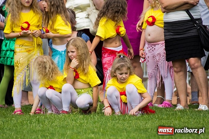 Zdjęcie w galerii na portalu naszraciborz.pl: Dzieci bawiły się z Majką Jeżowską wiadomości z regionu