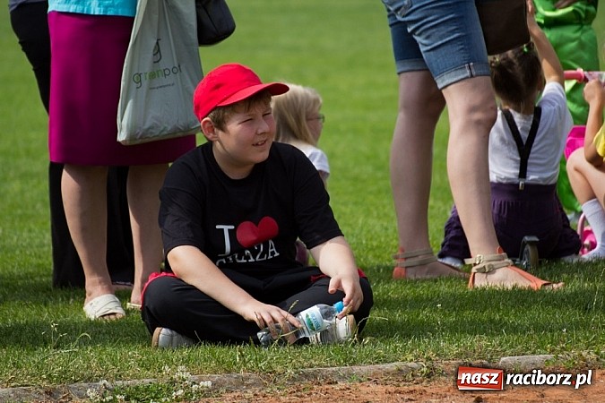 Zdjęcie w galerii na portalu naszraciborz.pl: Dzieci bawiły się z Majką Jeżowską wiadomości z regionu