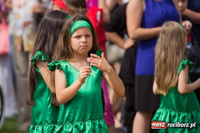 Zdjęcie w galerii na portalu naszraciborz.pl: Dzieci bawiły się z Majką Jeżowską wiadomości z regionu