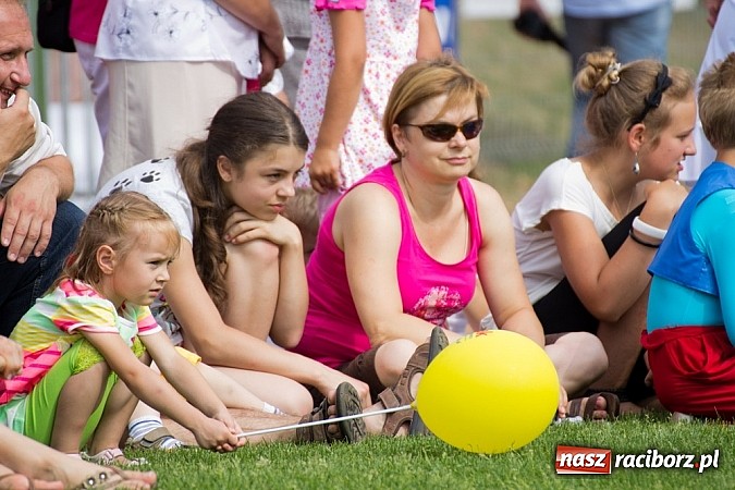 Zdjęcie w galerii na portalu naszraciborz.pl: Dzieci bawiły się z Majką Jeżowską wiadomości z regionu
