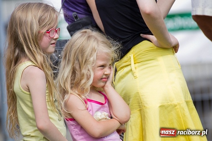 Zdjęcie w galerii na portalu naszraciborz.pl: Dzieci bawiły się z Majką Jeżowską wiadomości z regionu