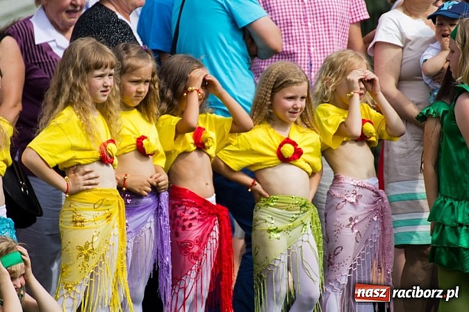 Zdjęcie w galerii na portalu naszraciborz.pl: Dzieci bawiły się z Majką Jeżowską wiadomości z regionu