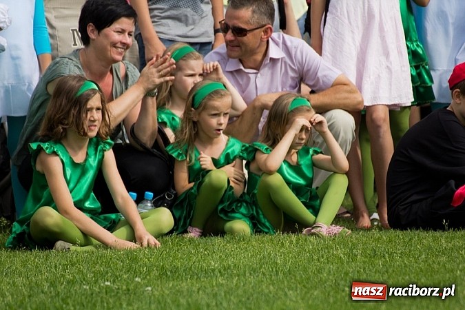 Zdjęcie w galerii na portalu naszraciborz.pl: Dzieci bawiły się z Majką Jeżowską wiadomości z regionu