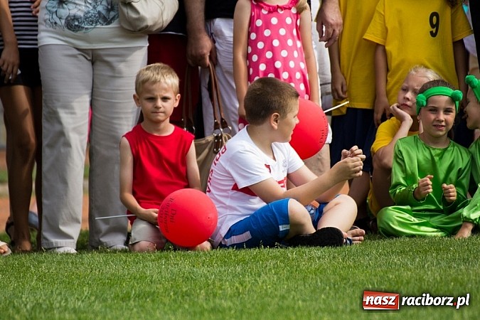 Zdjęcie w galerii na portalu naszraciborz.pl: Dzieci bawiły się z Majką Jeżowską wiadomości z regionu