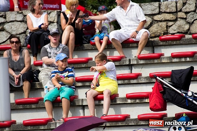 Zdjęcie w galerii na portalu naszraciborz.pl: Dzieci bawiły się z Majką Jeżowską wiadomości z regionu