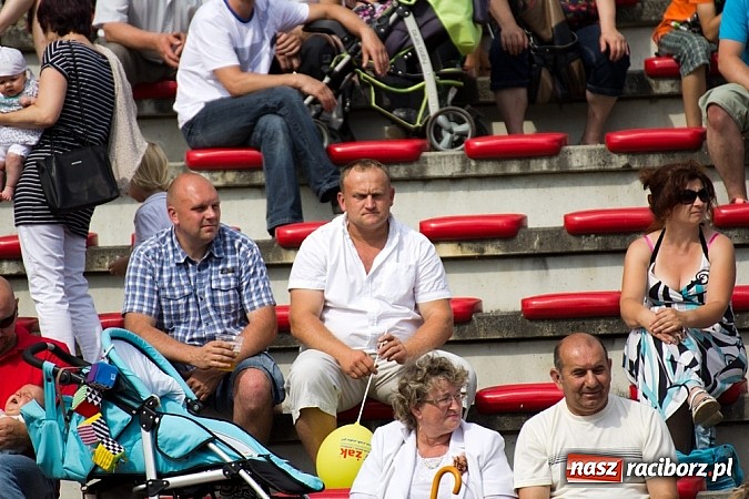 Zdjęcie w galerii na portalu naszraciborz.pl: Dzieci bawiły się z Majką Jeżowską wiadomości z regionu