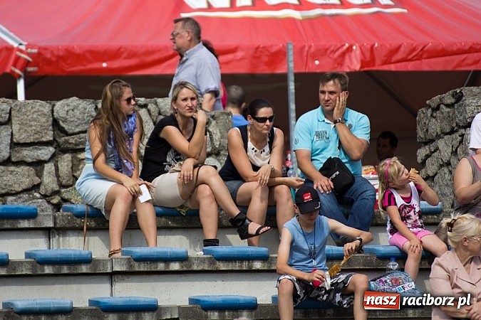 Zdjęcie w galerii na portalu naszraciborz.pl: Dzieci bawiły się z Majką Jeżowską wiadomości z regionu