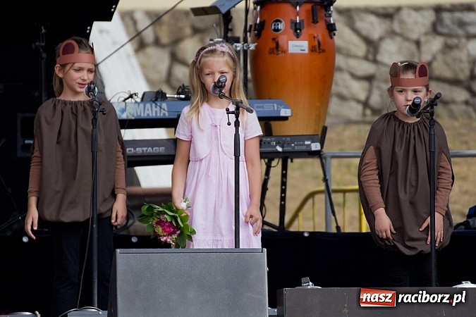 Zdjęcie w galerii na portalu naszraciborz.pl: Dzieci bawiły się z Majką Jeżowską wiadomości z regionu