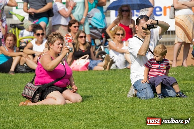 Zdjęcie w galerii na portalu naszraciborz.pl: Dzieci bawiły się z Majką Jeżowską wiadomości z regionu