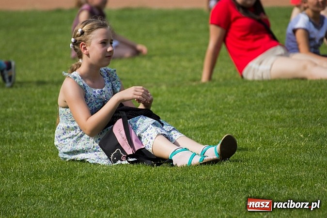 Zdjęcie w galerii na portalu naszraciborz.pl: Dzieci bawiły się z Majką Jeżowską wiadomości z regionu