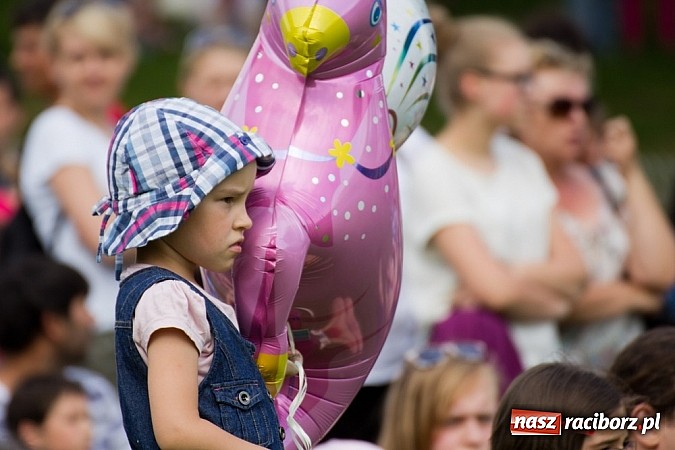 Zdjęcie w galerii na portalu naszraciborz.pl: Dzieci bawiły się z Majką Jeżowską wiadomości z regionu