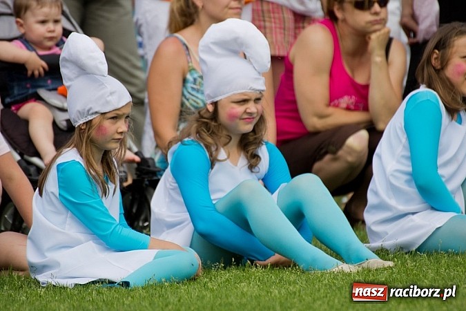 Zdjęcie w galerii na portalu naszraciborz.pl: Dzieci bawiły się z Majką Jeżowską wiadomości z regionu