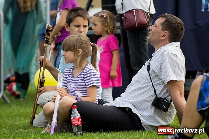 Zdjęcie w galerii na portalu naszraciborz.pl: Dzieci bawiły się z Majką Jeżowską wiadomości z regionu