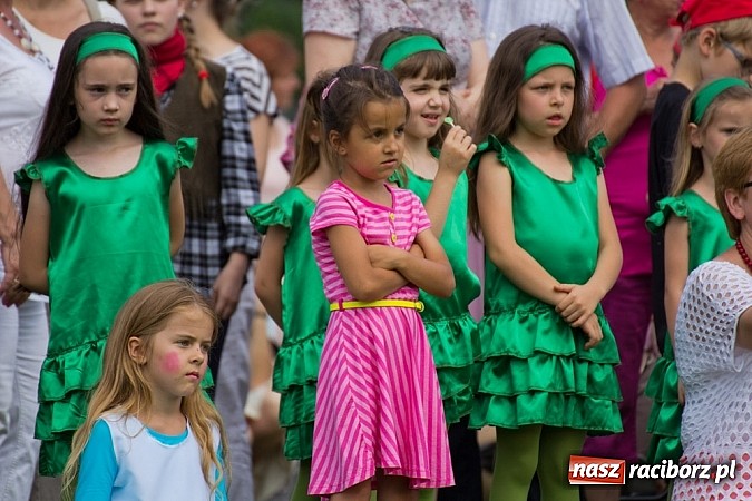 Zdjęcie w galerii na portalu naszraciborz.pl: Dzieci bawiły się z Majką Jeżowską wiadomości z regionu