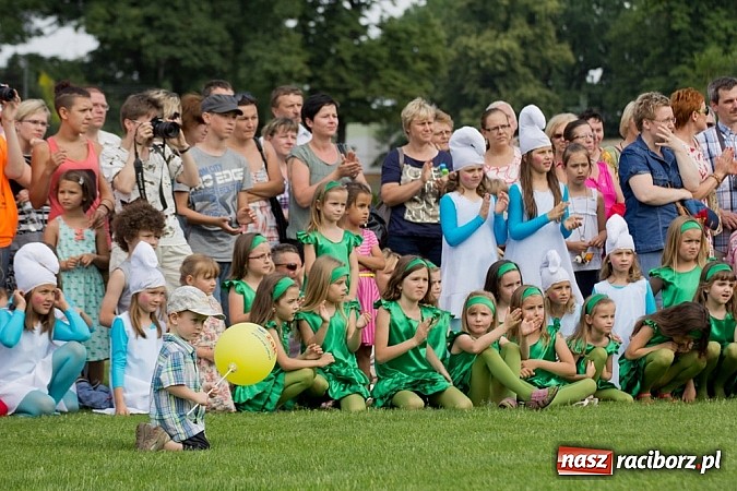 Zdjęcie w galerii na portalu naszraciborz.pl: Dzieci bawiły się z Majką Jeżowską wiadomości z regionu
