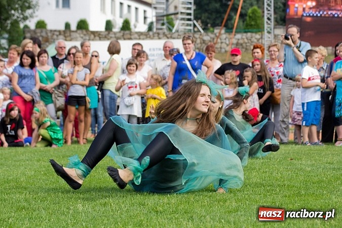 Zdjęcie w galerii na portalu naszraciborz.pl: Dzieci bawiły się z Majką Jeżowską wiadomości z regionu