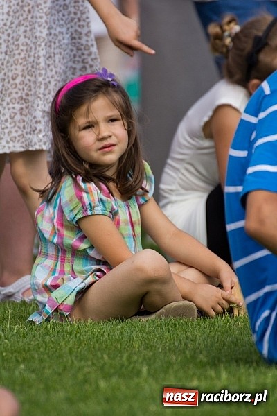 Zdjęcie w galerii na portalu naszraciborz.pl: Dzieci bawiły się z Majką Jeżowską wiadomości z regionu