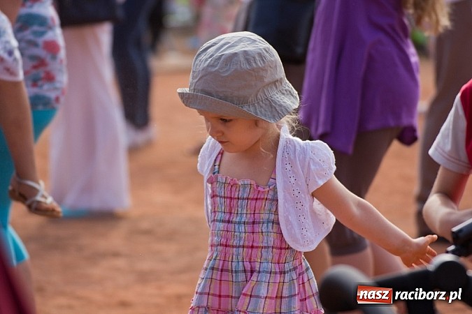 Zdjęcie w galerii na portalu naszraciborz.pl: Dzieci bawiły się z Majką Jeżowską wiadomości z regionu