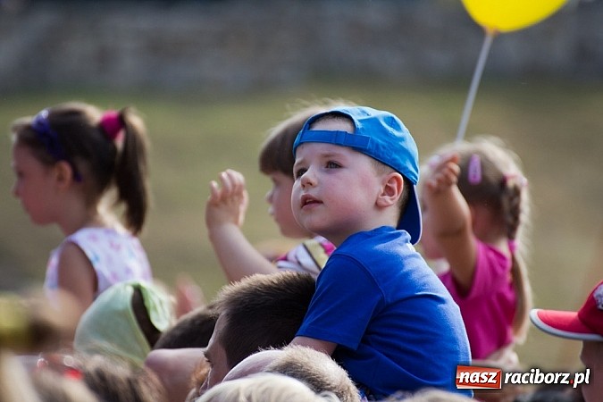Zdjęcie w galerii na portalu naszraciborz.pl: Dzieci bawiły się z Majką Jeżowską wiadomości z regionu