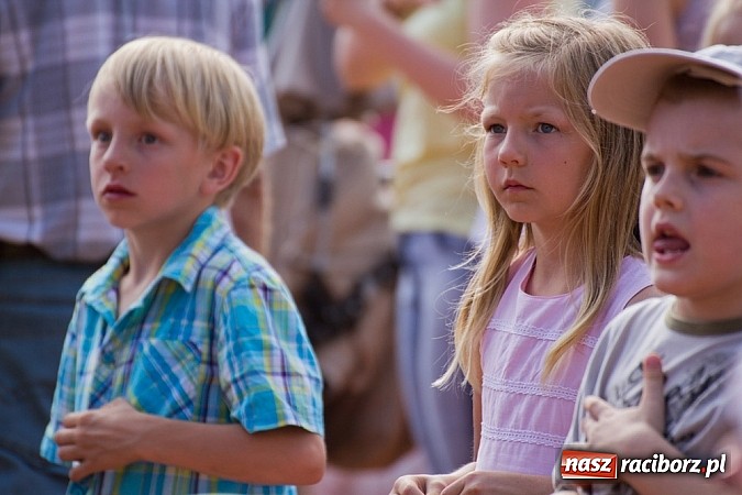 Zdjęcie w galerii na portalu naszraciborz.pl: Dzieci bawiły się z Majką Jeżowską wiadomości z regionu