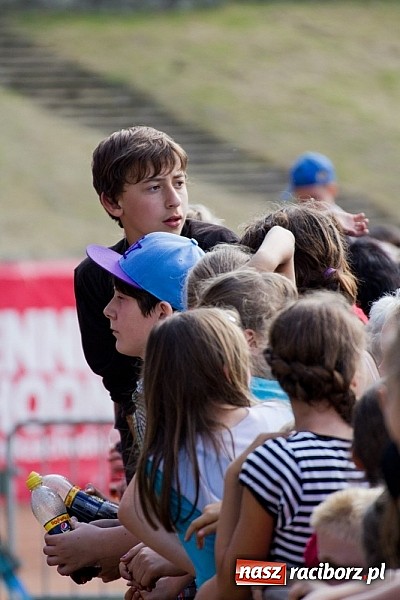 Zdjęcie w galerii na portalu naszraciborz.pl: Dzieci bawiły się z Majką Jeżowską wiadomości z regionu