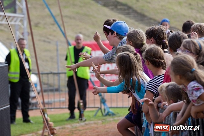 Zdjęcie w galerii na portalu naszraciborz.pl: Dzieci bawiły się z Majką Jeżowską wiadomości z regionu