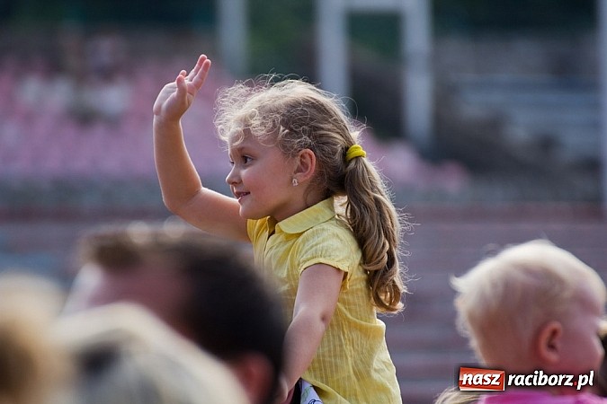Zdjęcie w galerii na portalu naszraciborz.pl: Dzieci bawiły się z Majką Jeżowską wiadomości z regionu