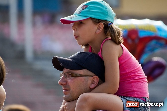 Zdjęcie w galerii na portalu naszraciborz.pl: Dzieci bawiły się z Majką Jeżowską wiadomości z regionu