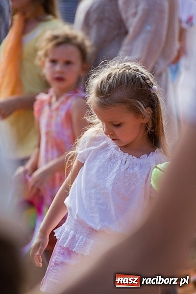 Zdjęcie w galerii na portalu naszraciborz.pl: Dzieci bawiły się z Majką Jeżowską wiadomości z regionu