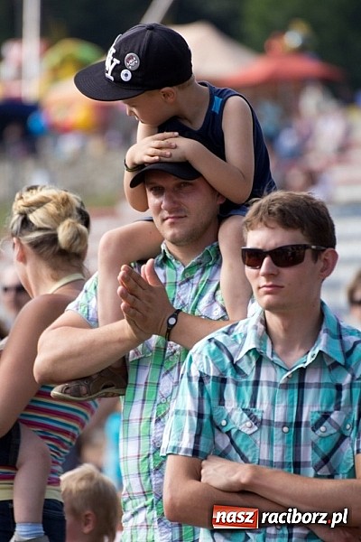 Zdjęcie w galerii na portalu naszraciborz.pl: Dzieci bawiły się z Majką Jeżowską wiadomości z regionu