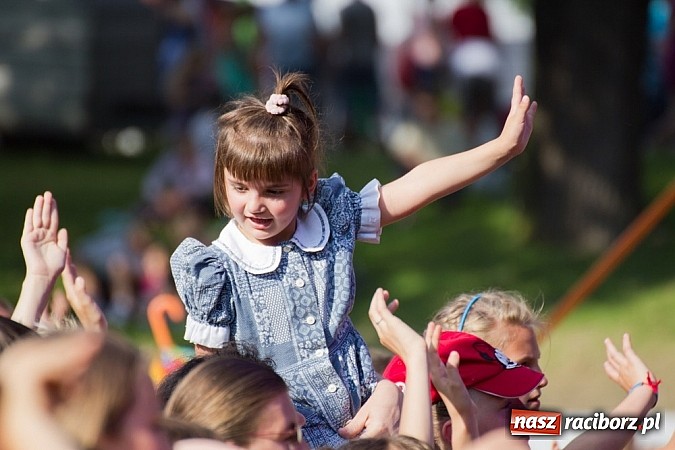 Zdjęcie w galerii na portalu naszraciborz.pl: Dzieci bawiły się z Majką Jeżowską wiadomości z regionu